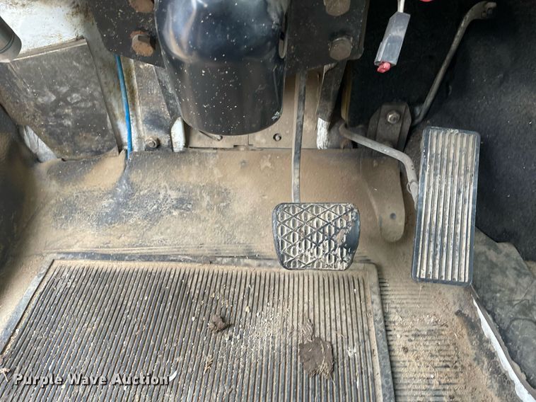 image for item DQ5783 1995 Freightliner FL70  semi truck