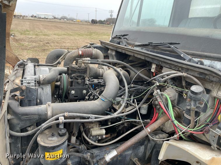 image for item DQ5783 1995 Freightliner FL70  semi truck