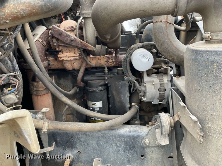 image for item DQ5783 1995 Freightliner FL70  semi truck