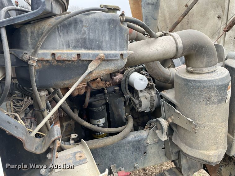 image for item DQ5783 1995 Freightliner FL70  semi truck