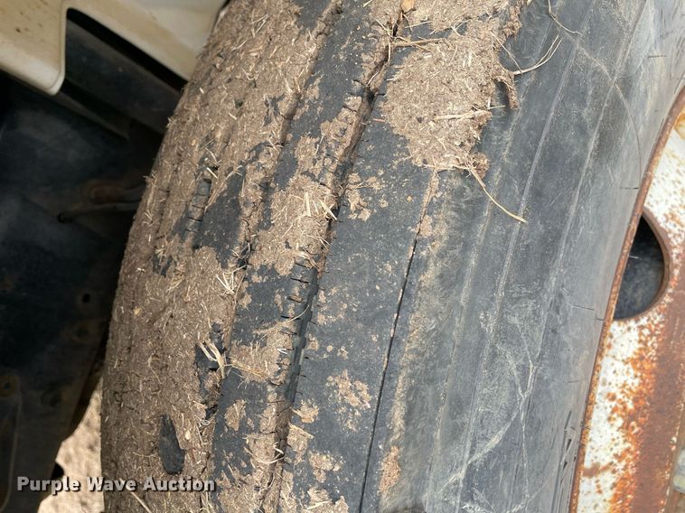 image for item DQ5783 1995 Freightliner FL70  semi truck