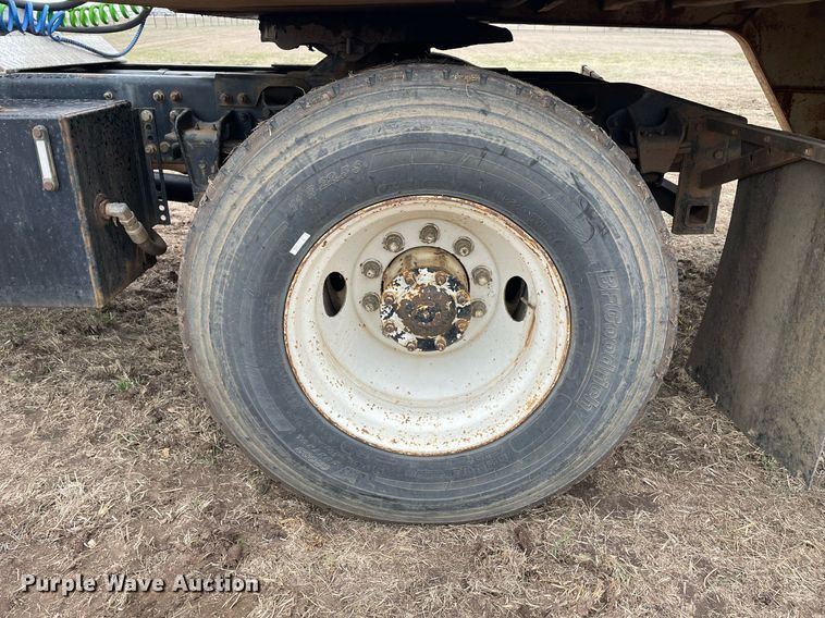 image for item DQ5783 1995 Freightliner FL70  semi truck