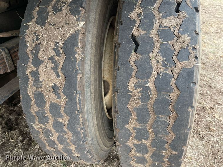 image for item DQ5783 1995 Freightliner FL70  semi truck