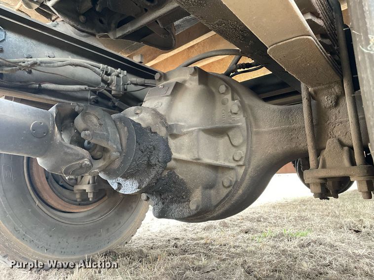 image for item DQ5783 1995 Freightliner FL70  semi truck