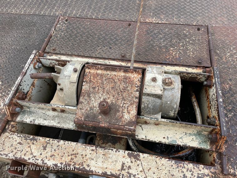 image for item DQ5784 1985 Trail King 1848-1300  equipment trailer