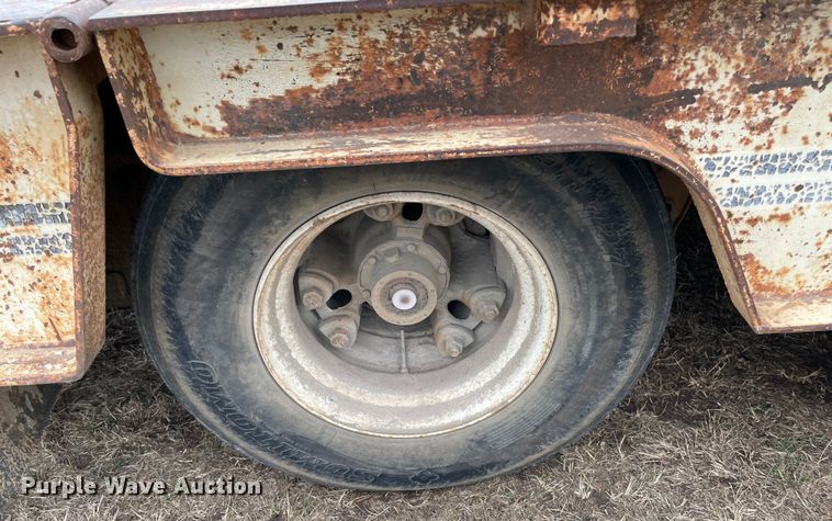 image for item DQ5784 1985 Trail King 1848-1300  equipment trailer