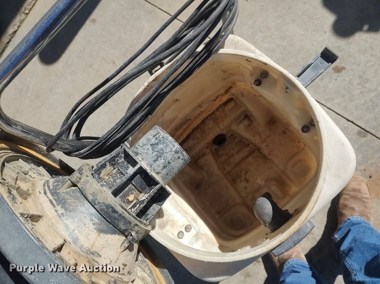 image for item DQ5788 Wet/dry vacuum