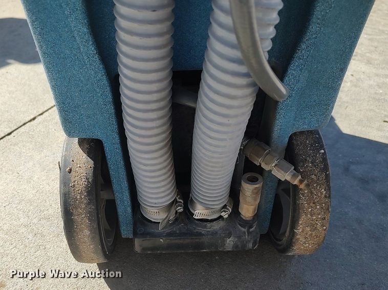 image for item DQ5791 Edic Fivestar  carpet extractor