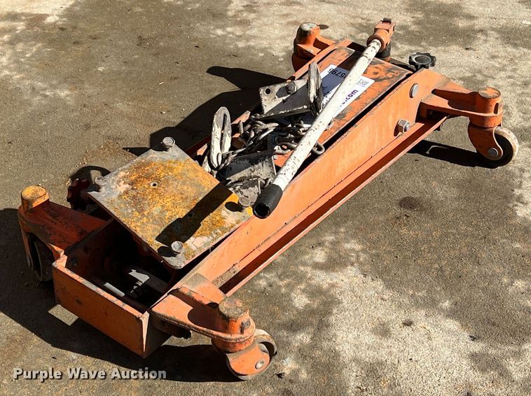 image for item DQ5796 Floor jack