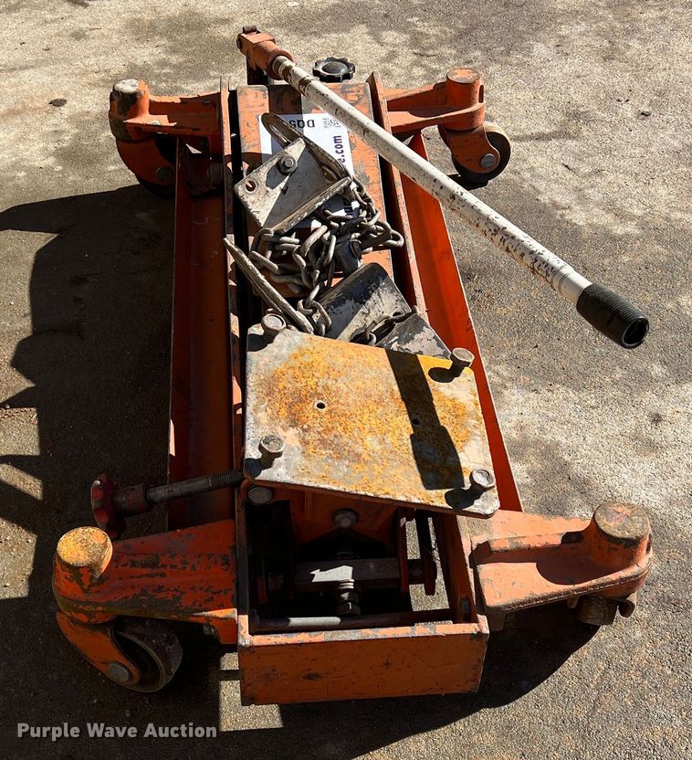 image for item DQ5796 Floor jack