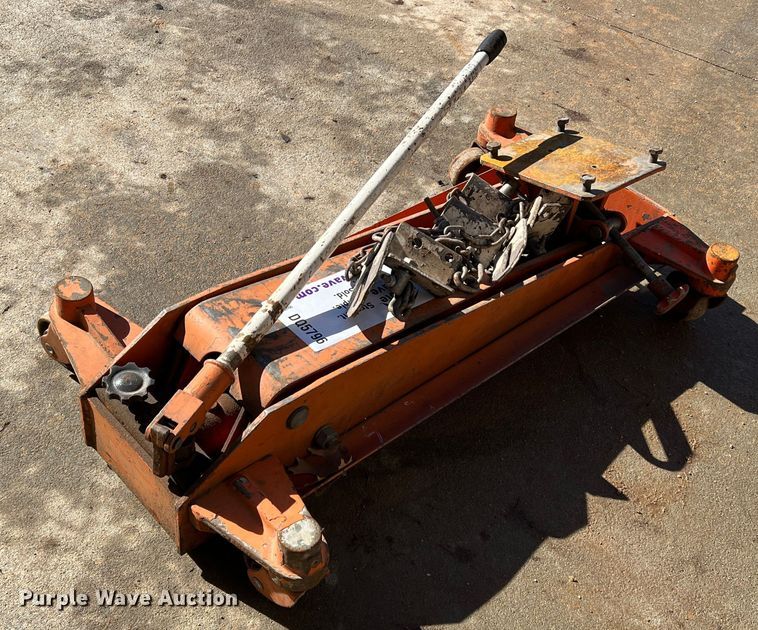 image for item DQ5796 Floor jack