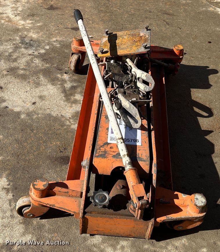 image for item DQ5796 Floor jack