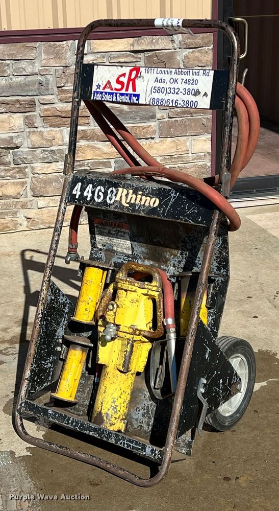 image for item DQ5805 Rhino  pneumatic post driver