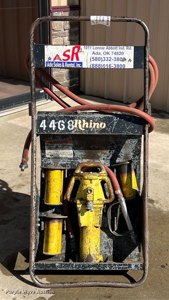 image for item DQ5805 Rhino  pneumatic post driver