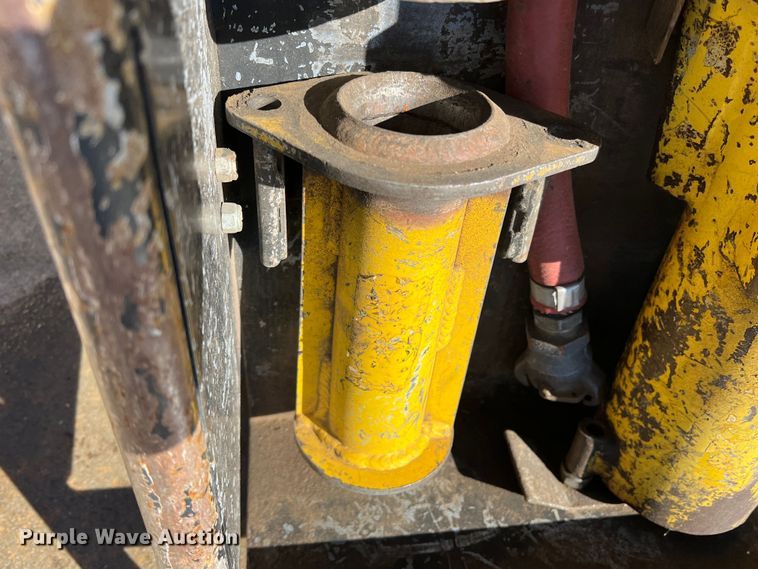 image for item DQ5805 Rhino  pneumatic post driver