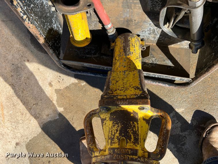 image for item DQ5805 Rhino  pneumatic post driver