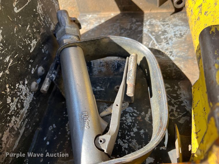 image for item DQ5805 Rhino  pneumatic post driver