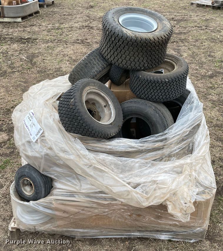 image for item DQ5810 Lawn mower tires