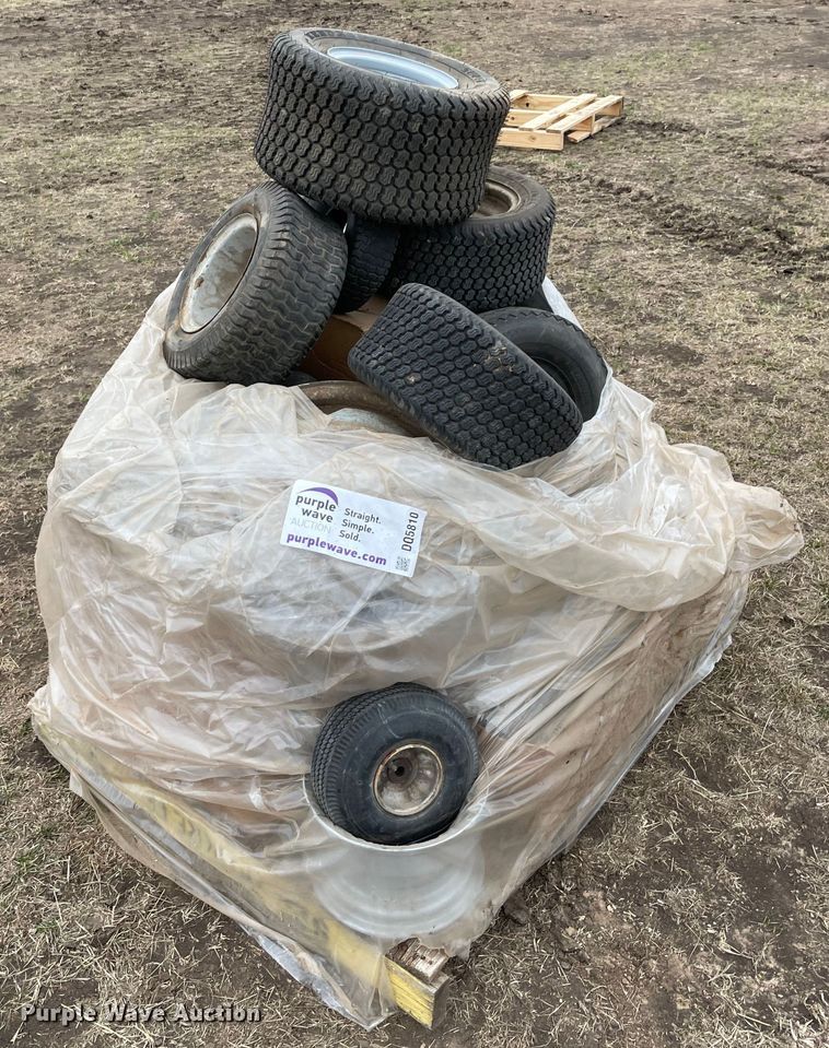 image for item DQ5810 Lawn mower tires