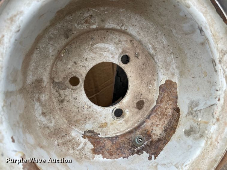 image for item DQ5810 Lawn mower tires