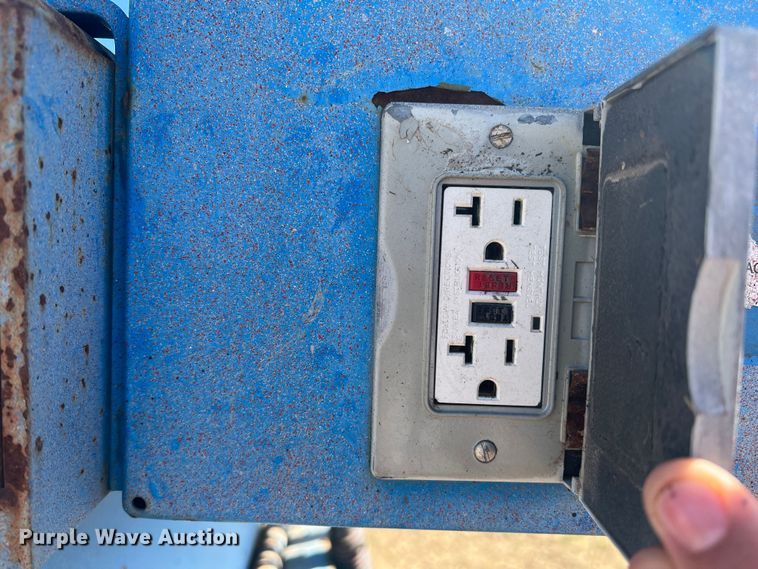 image for item DQ5816 1999 Genie S60  boom lift