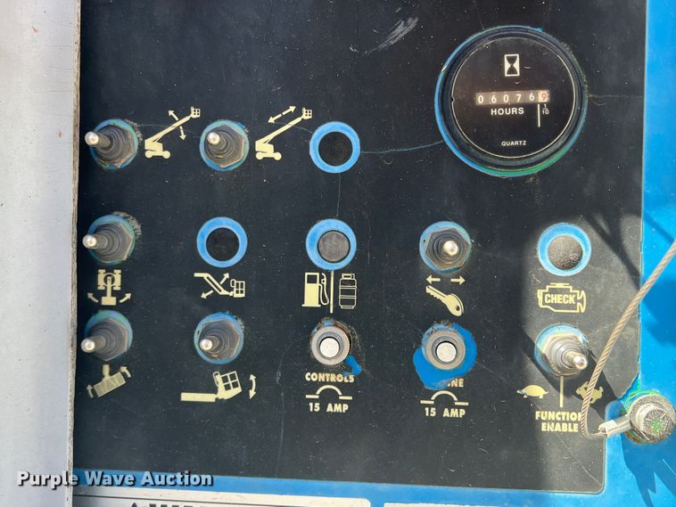 image for item DQ5816 1999 Genie S60  boom lift