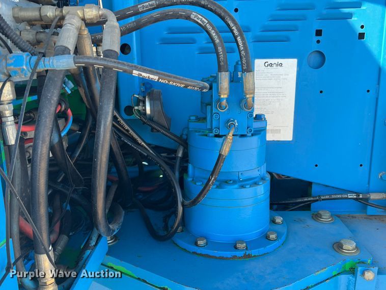 image for item DQ5816 1999 Genie S60  boom lift