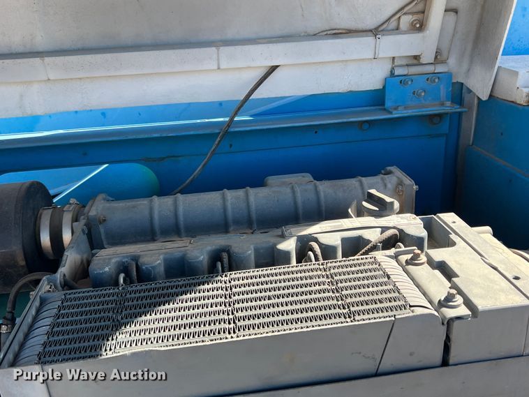 image for item DQ5816 1999 Genie S60  boom lift