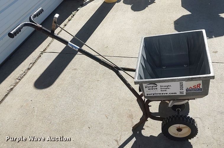 image for item DQ5820 Cyclone CB3000/CB4000  spreader