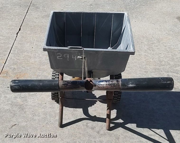 image for item DQ5820 Cyclone CB3000/CB4000  spreader