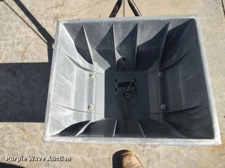 image for item DQ5820 Cyclone CB3000/CB4000  spreader