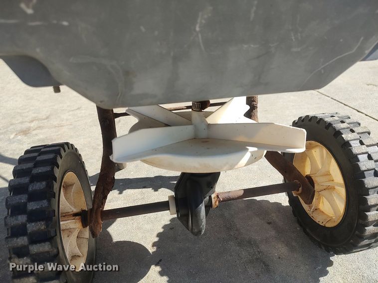 image for item DQ5820 Cyclone CB3000/CB4000  spreader