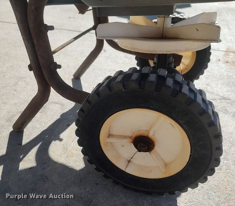 image for item DQ5820 Cyclone CB3000/CB4000  spreader