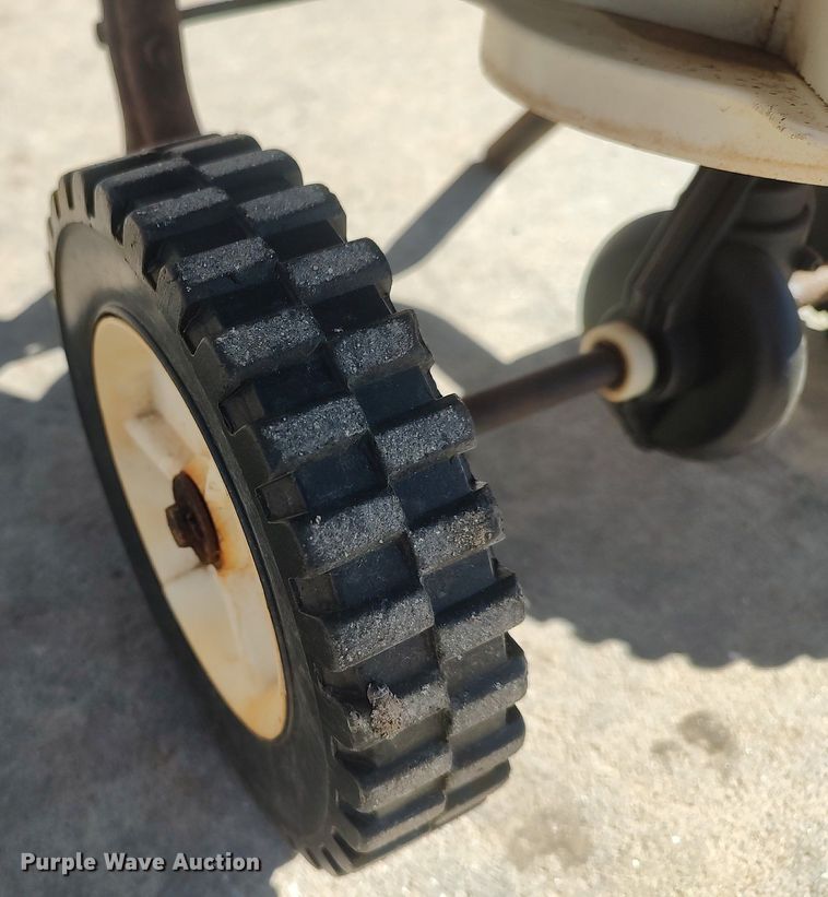 image for item DQ5820 Cyclone CB3000/CB4000  spreader