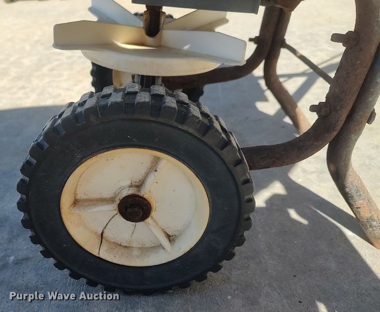 image for item DQ5820 Cyclone CB3000/CB4000  spreader