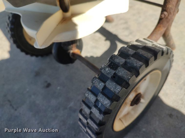 image for item DQ5820 Cyclone CB3000/CB4000  spreader