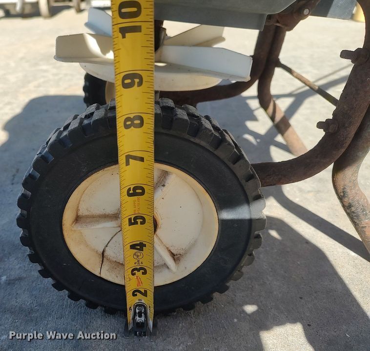 image for item DQ5820 Cyclone CB3000/CB4000  spreader