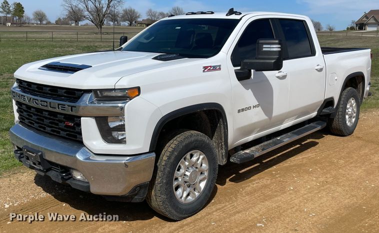 image for item DS2830 2020 Chevrolet Silverado 2500HD  Crew Cab pickup truck