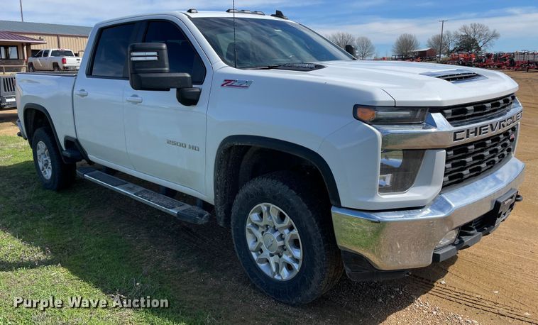 image for item DS2830 2020 Chevrolet Silverado 2500HD  Crew Cab pickup truck
