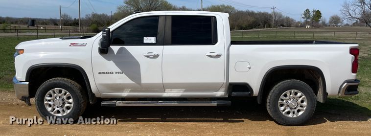 image for item DS2830 2020 Chevrolet Silverado 2500HD  Crew Cab pickup truck