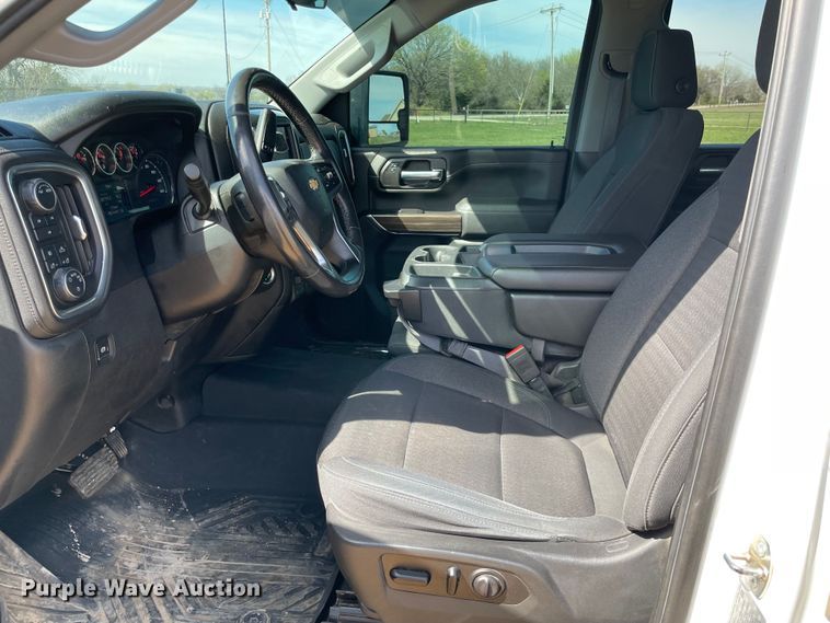 image for item DS2830 2020 Chevrolet Silverado 2500HD  Crew Cab pickup truck