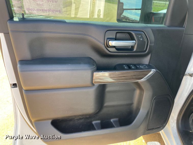 image for item DS2830 2020 Chevrolet Silverado 2500HD  Crew Cab pickup truck