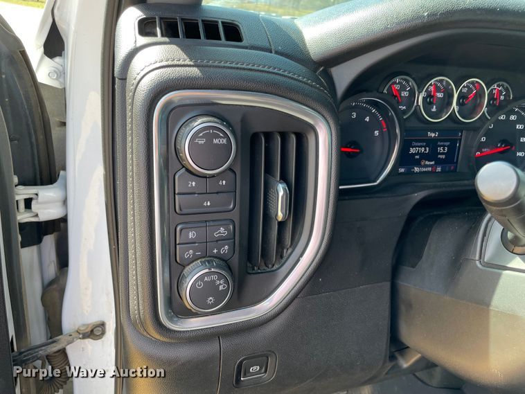 image for item DS2830 2020 Chevrolet Silverado 2500HD  Crew Cab pickup truck