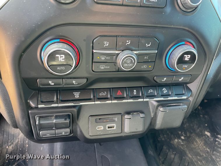 image for item DS2830 2020 Chevrolet Silverado 2500HD  Crew Cab pickup truck