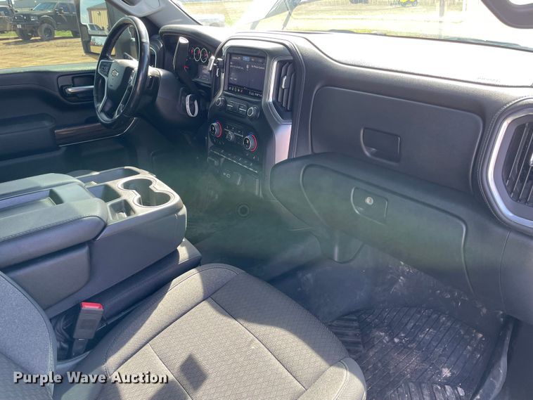 image for item DS2830 2020 Chevrolet Silverado 2500HD  Crew Cab pickup truck