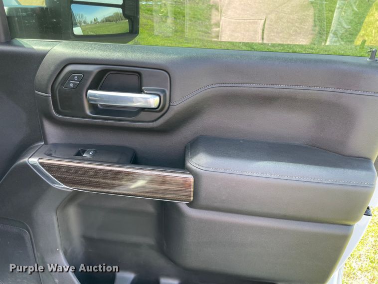 image for item DS2830 2020 Chevrolet Silverado 2500HD  Crew Cab pickup truck