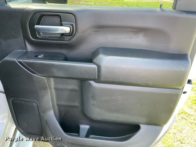 image for item DS2830 2020 Chevrolet Silverado 2500HD  Crew Cab pickup truck