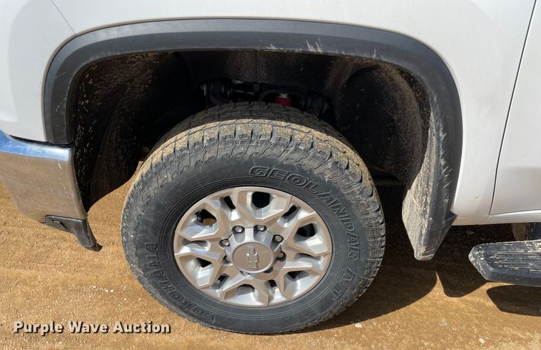 image for item DS2830 2020 Chevrolet Silverado 2500HD  Crew Cab pickup truck