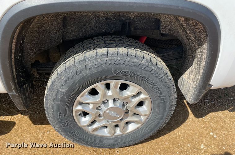 image for item DS2830 2020 Chevrolet Silverado 2500HD  Crew Cab pickup truck