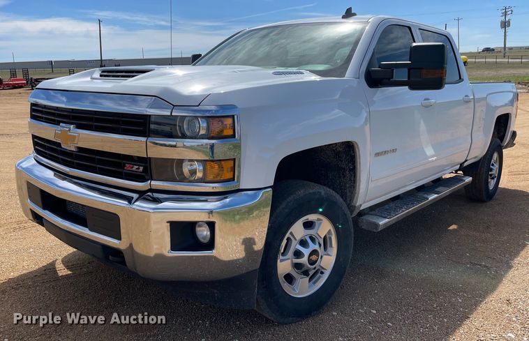 image for item DS2835 2017 Chevrolet Silverado 2500HD  Crew Cab pickup truck